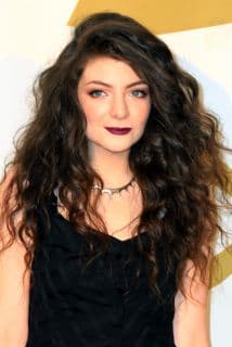 Lorde denuncia en su Twitter a paparazzi que la acosa