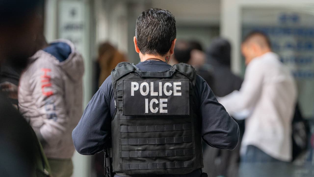 Agentes de ICE detuvieron a un US Marshal en la corte de inmigración de Arizona por error