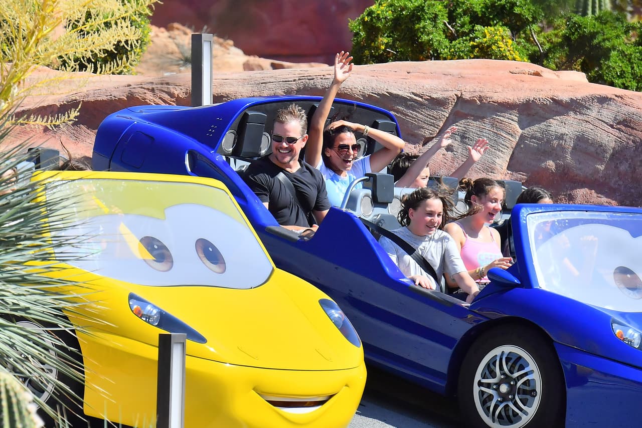 "Les narré los primeros 20 minutos porque mi hija menor todavía era bastante joven y al principio tenía un hoyo en el estómago por las antenas, entonces le dije 'Oh, mira, ese estómago es falso ¿Sabes cómo lo hizo papá?'".
