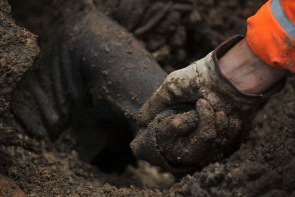La erupción del volcán Pacaya, a finales de mayo; la tormenta tropical "Agatha", en los primeros días de junio, así como las copiosas lluvias de agosto y septiembre causaron serios daños a la economía e infraestructura de este país centroamericano y se cobraron la vida de más de 274 personas.