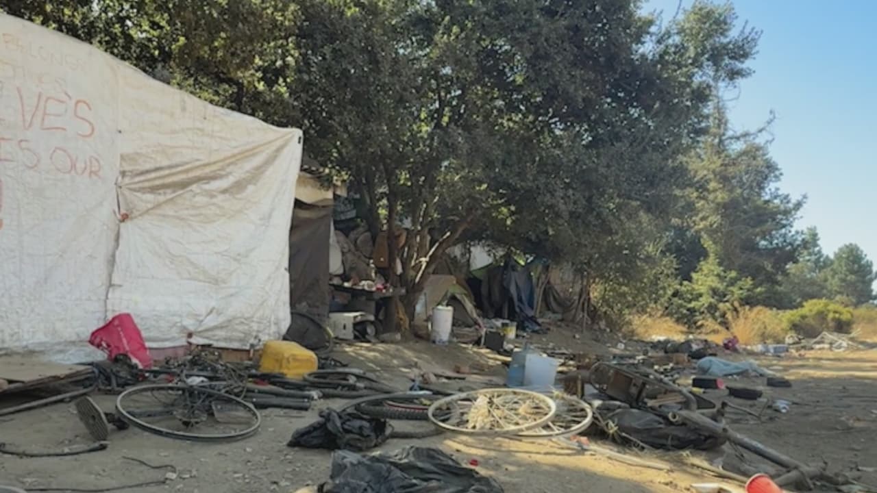 Personas sin hogar enfrentan nuevo desalojo en San José tras promesas incumplidas de vivienda