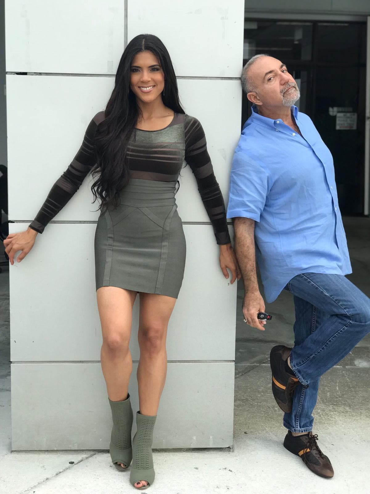 Miguelangel Perez, maquillista de las chicas de Despierta América, quiso modelar a lado de la conductora dominicana. Con un poco de suerte y la foto podría aparecer en las redes sociales de Francisca, quien tiene más de 3 millones de seguidores.