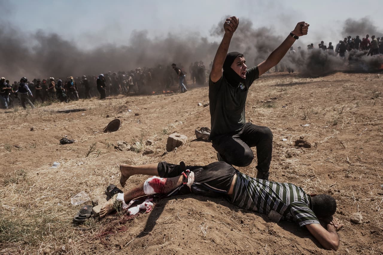 Mientras en Jerusalén los invitados, diplomáticos y autoridades de Israel celebraban la apertura de la nueva sede, manifestantes palestinos protestaban la movida diplomática estadounidense con palos, piedras y bombas molotov.