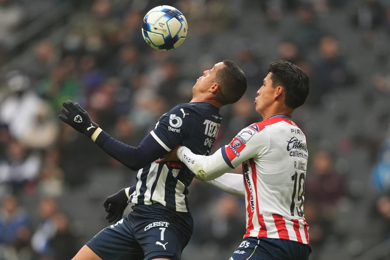 Monterrey controla el partido durante casi los 90 minutos, pero su delantera no es nada contundente y terminan cayendo 0-2 en el 'Giagnte de Acero'.