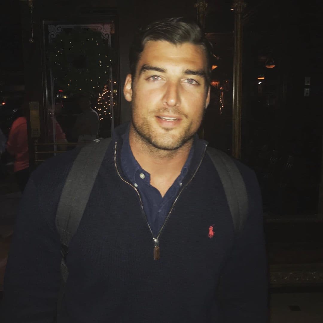 Tyler Gwozdz, exconcursante de ‘The bacherolette’, murió a los 29 años luego de que fue hospitalizado por una presunta sobredosis, informó este jueves 
<a href="https://www.tmz.com/2020/01/23/bachelorette-contestant-tyler-gwozdz-hospitalized-overdose/" target="_blank">TMZ</a>.
