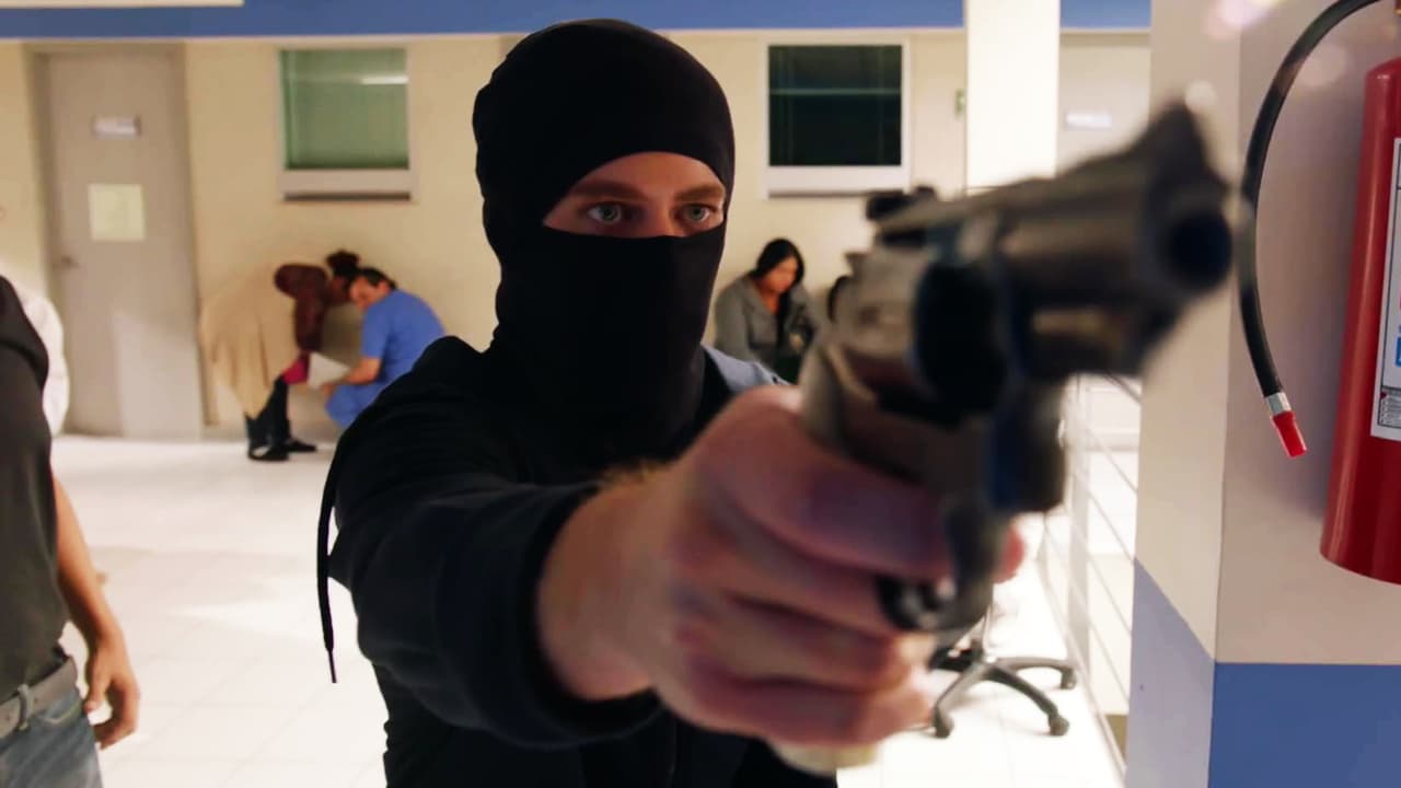 En 
<b><a href="https://www.univision.com/shows/la-reina-soy-yo" target="_blank">La Reina Soy Yo</a></b> desde muy joven 
<b>Charly</b> demostró que su corazón estaba lleno de maldad, pues decidió seguir los pasos de su tío y formar parte de su banda criminal. Para su mala suerte en el primer golpe en un hospital, 
<b>Yamelí</b> se dio cuenta de que uno de los asaltantes llevaba el mismo tatuaje que él.