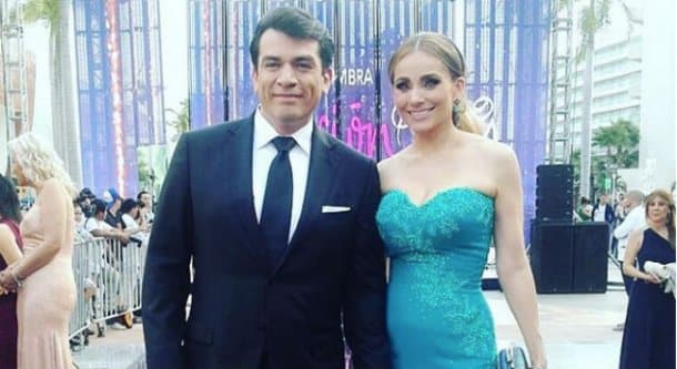 Y por supuesto no podían faltar los guapos de Jorge Salinas y Elizabeth Álvarez. Después de dar a luz, la guapa actriz se ve radiante y la pareja se ve muy enamorada.