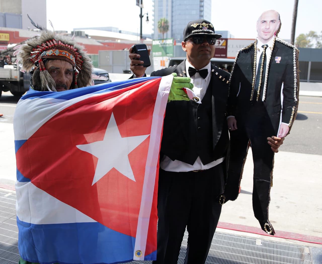 Fanáticos del cantautor durante la ceremonia.