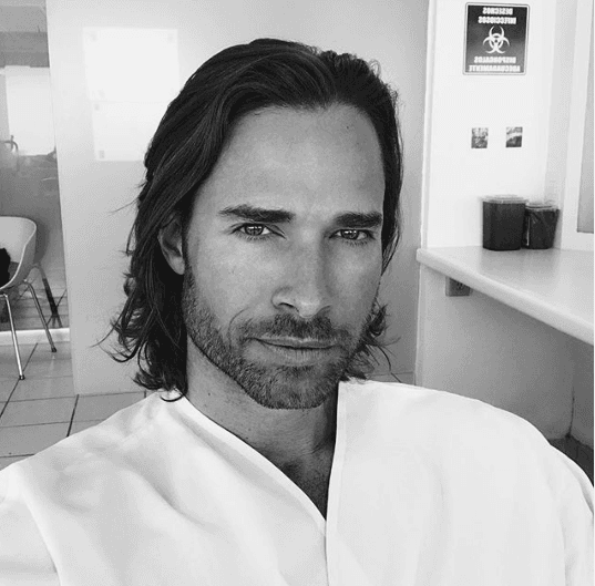 Con el transcurso de los años ha sorprendido al público con distintos looks, tener la cabellera larga fue uno de sus favoritos.