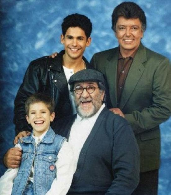 El regiomontano era el galán de la telenovela. Sus gustos artísticos se gestaron a la par de ver triunfar a su hermano Charlie, del grupo Magneto.
<br>