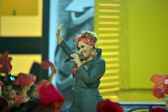 Y el público no dejó de aplaudirle.