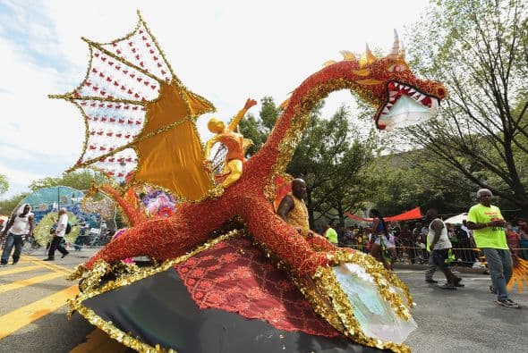 Las calles de Nueva York se llenaron de colorido y de personajes extraordinarios.