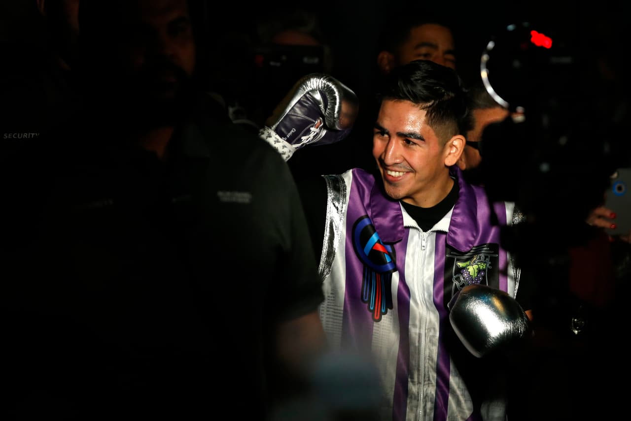 Oleksandr Usyk sigue con paso firme en Peso Completo