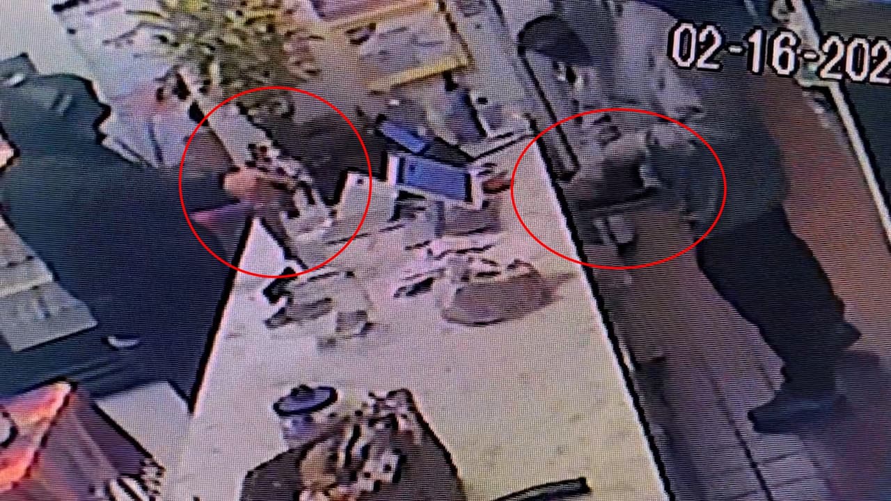 Ladrones roban a punta de pistola restaurante mexicano en Chicago