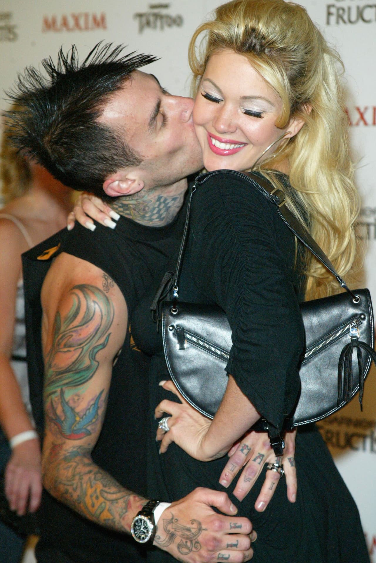 "Me divorcié de mi ex porque los vi, 
<b><a href="https://www.univision.com/entretenimiento/kim-kardashian-se-defiende-tras-acusaciones-de-infidelidad-video" target="_blank">los pillé teniendo una aventura</a></b>", dijo.
<br>