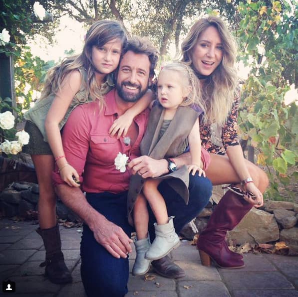 Gabriel perdió desde muy pequeño a su mamá y por eso ahora disfruta al máximo con sus mujeres.