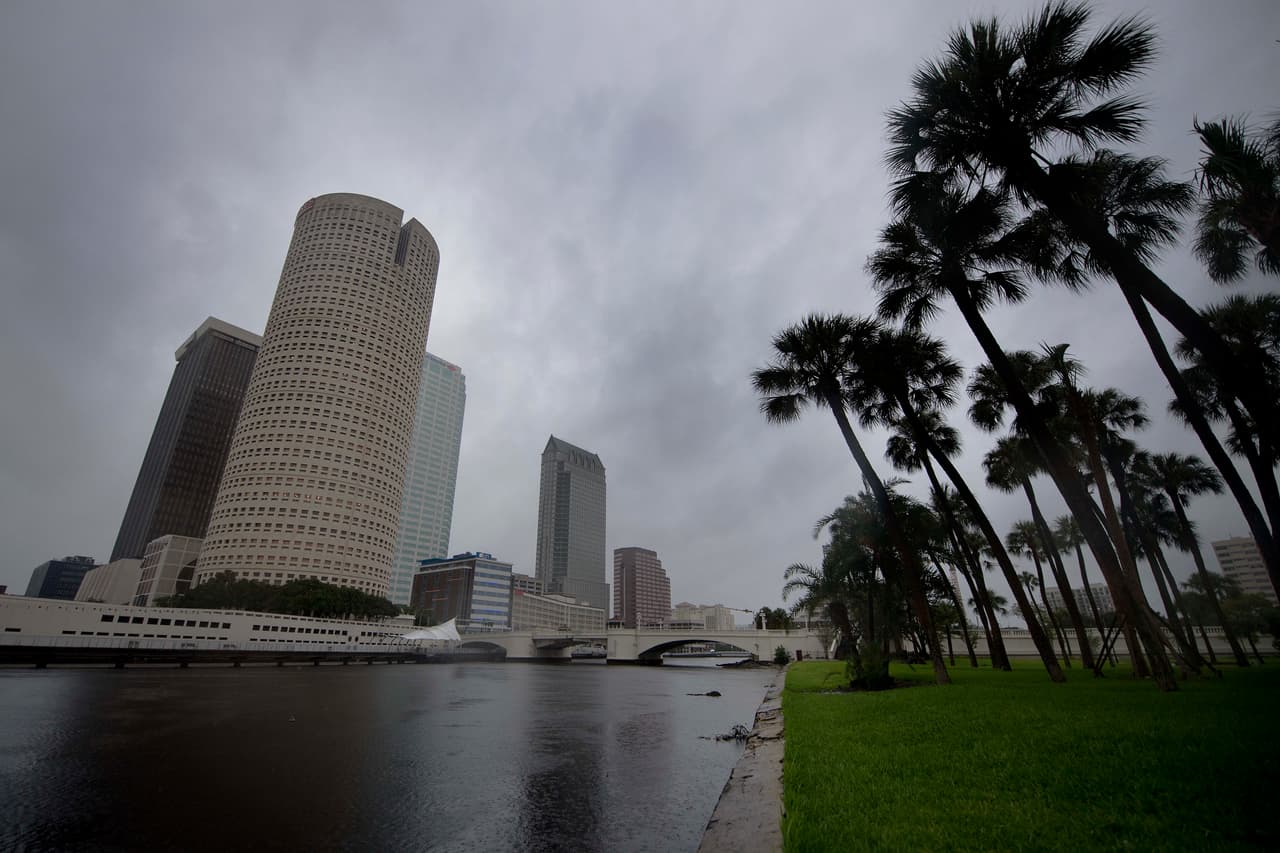 <h3 class="cms-H3-H3">3. Tampa, Florida</h3>
<br>
<br>☔ 
<b>Edificios en riesgo en caso de tormenta: </b>544,433
<br>
<br>🏠 
<b>Población en zona metropolitana: </b>3,194,831
<br>
<br>🌀 
<b>Huracán severo más reciente: </b>Charley (2004).
<br>