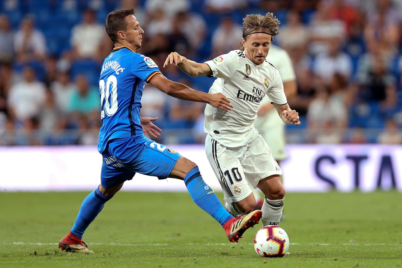 Para ser sinceros, hubo momentos en los que pese a su abrumador dominio en la posesión de balón (78-22) los blancos no sabían qué hacer con el esférico.