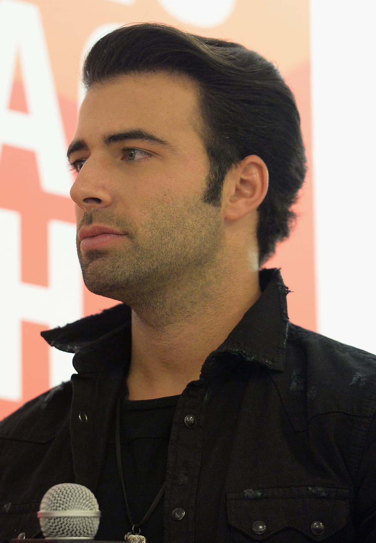 La barba de
<a href="https://www.facebook.com/jencarlosmusic/?fref=ts"> Jencarlos Canela</a> enloquecen a la locutora.