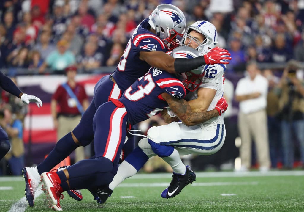 Andrew Luck completó 38 de 59 pases para 365 yardas con tres anotaciones y dos intercepciones, pero no evitó que su equipo cayera a marca de 1-4, al fondo del Sur de la AFC.