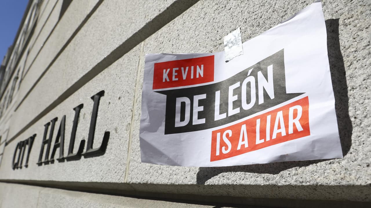 Tras no renunciar, una revocatoria es el camino más viable para la destitución de Kevin de León