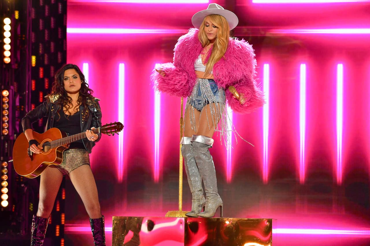 <b>Paulina Rubio</b> también pasó lista de presente en el TeletonUSA y lo hizo con su tema 'Yo Soy'.