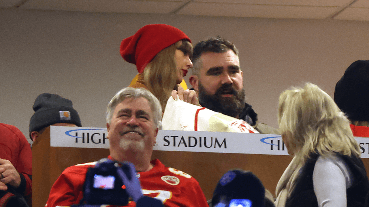 El partido de los Kansas Chiefs vs. Buffalo Bills fue la primera vez que Taylor Swift se dejó ver públicamente con Jason Kelce.