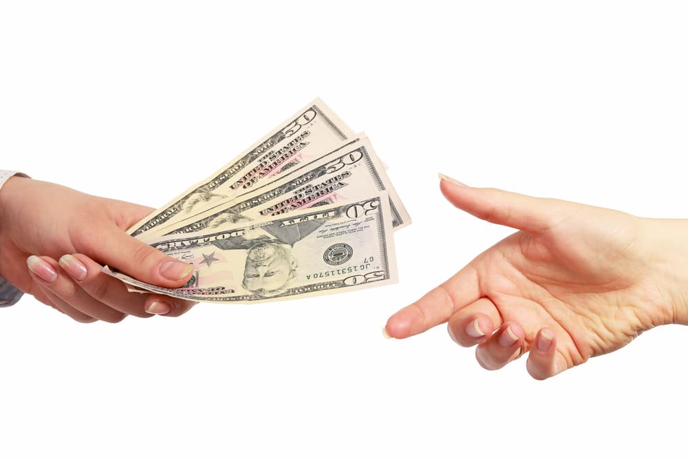 Este ciclo del plenilunio rompes viejos esquemas y te llegan ingresos inesperados.