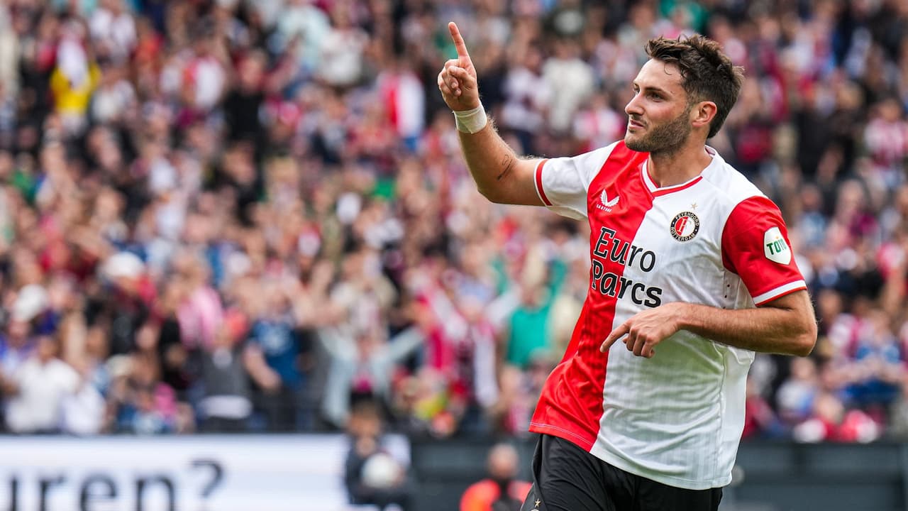 Vaticinan que Santiago Giménez será el máximo goleador de Eredivisie