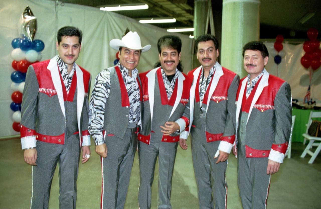 También han tenido malos aciertos en sus trajes, esta imagen es un ejemplo.