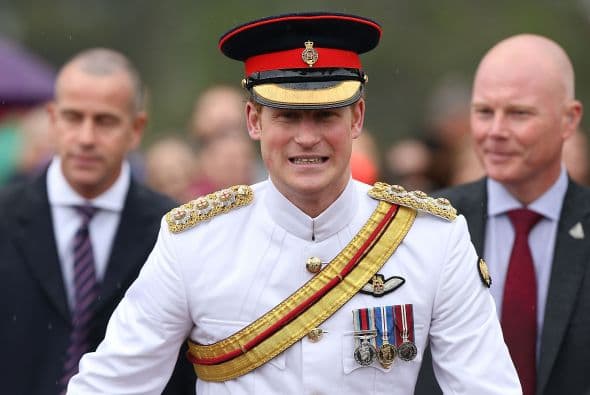 Nos encanta el buen humor de este guapo príncipe.