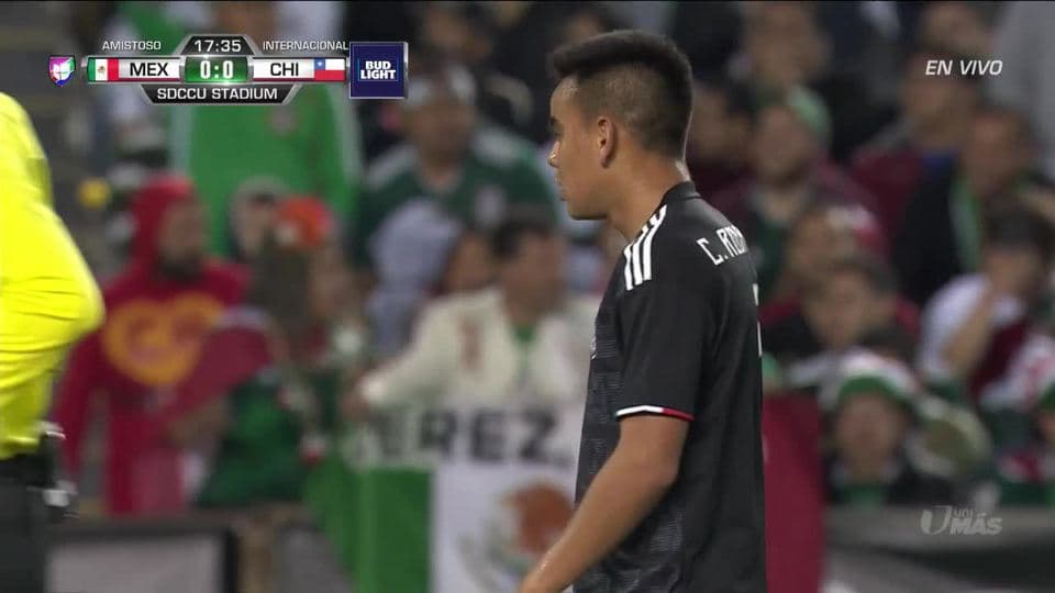 Tiro desviado de Raúl Jiménez