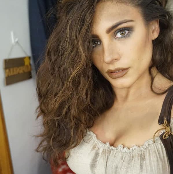 Actualmente s parte de la obra "El hombre de la mancha", donde da vida a 'Aldonza' y se ve gupísima.