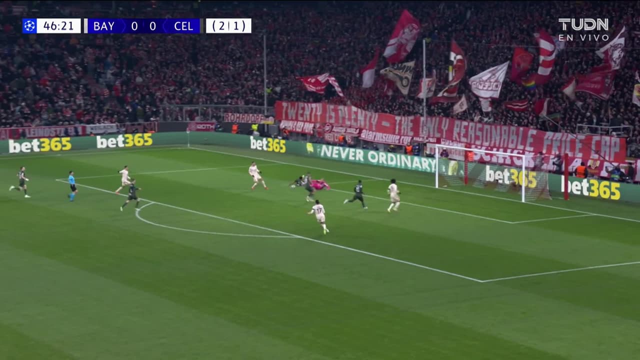 ¡Schmeichel se viste de héroe! El arquero danés salva al Celtic del primer gol