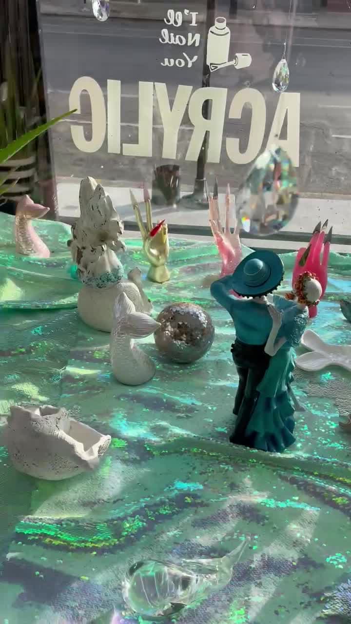 “Abrí mi negocio de uñas en Pilsen en enero pero cerramos por 3 meses debido a el virus. Somos latinas y es un negocio familiar. Nos gustaría que más gente sepa de nuestro salón de uñas”, Nereida Aparicio, propietaria del salón.