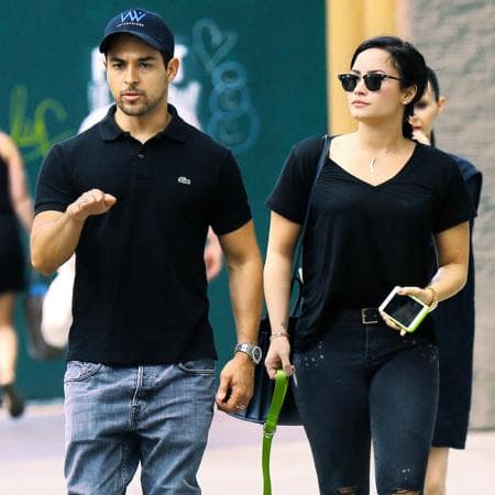 A pesar de la ruptura, han demostrado que
<b> <a href="https://www.univision.com/entretenimiento/demi-lovato-y-wilmer-valderrama-juntos-en-un-restaurante-de-comida-mexicana-de-la">mantienen una buena relación</a></b>. Por ejemplo, en febrero de 2018 fueron captados mientras almorzaban y platicaban en un restaurante mexicano de Los Ángeles.
<br>
