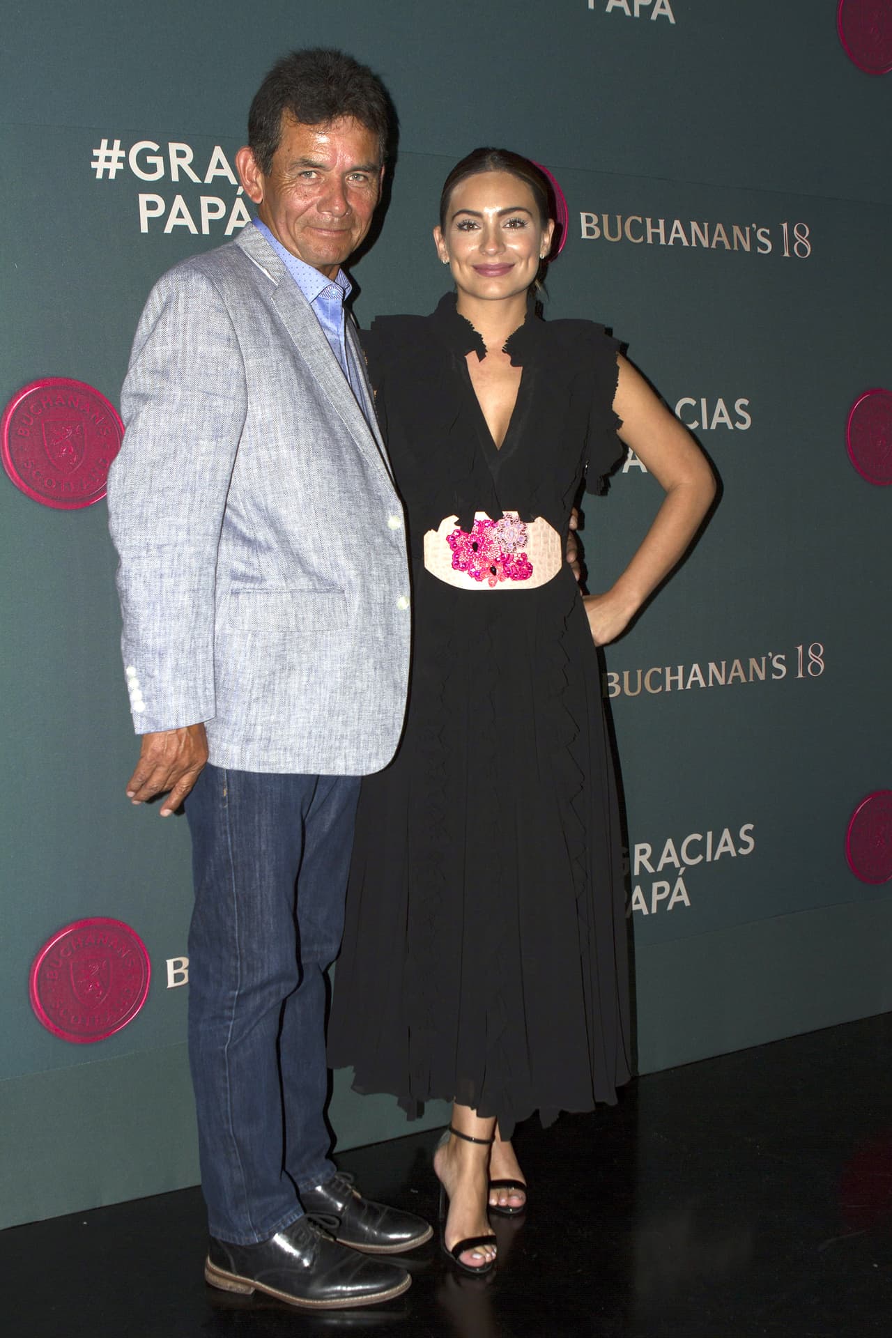 Hace algunos días 
<b><a href="http://www.univision.com/temas/ana-brenda-contreras">Ana Brenda</a></b> desfiló por una alfombra roja del brazo de su padre, quien comentó al programa '
<b>Hoy</b>' que no le urge convertirse en abuelo, por lo que esperará hasta que su famosa hija decida dar ese paso en su vida. Por lo que la faceta de mamá aún tardará en llegar para la actriz.