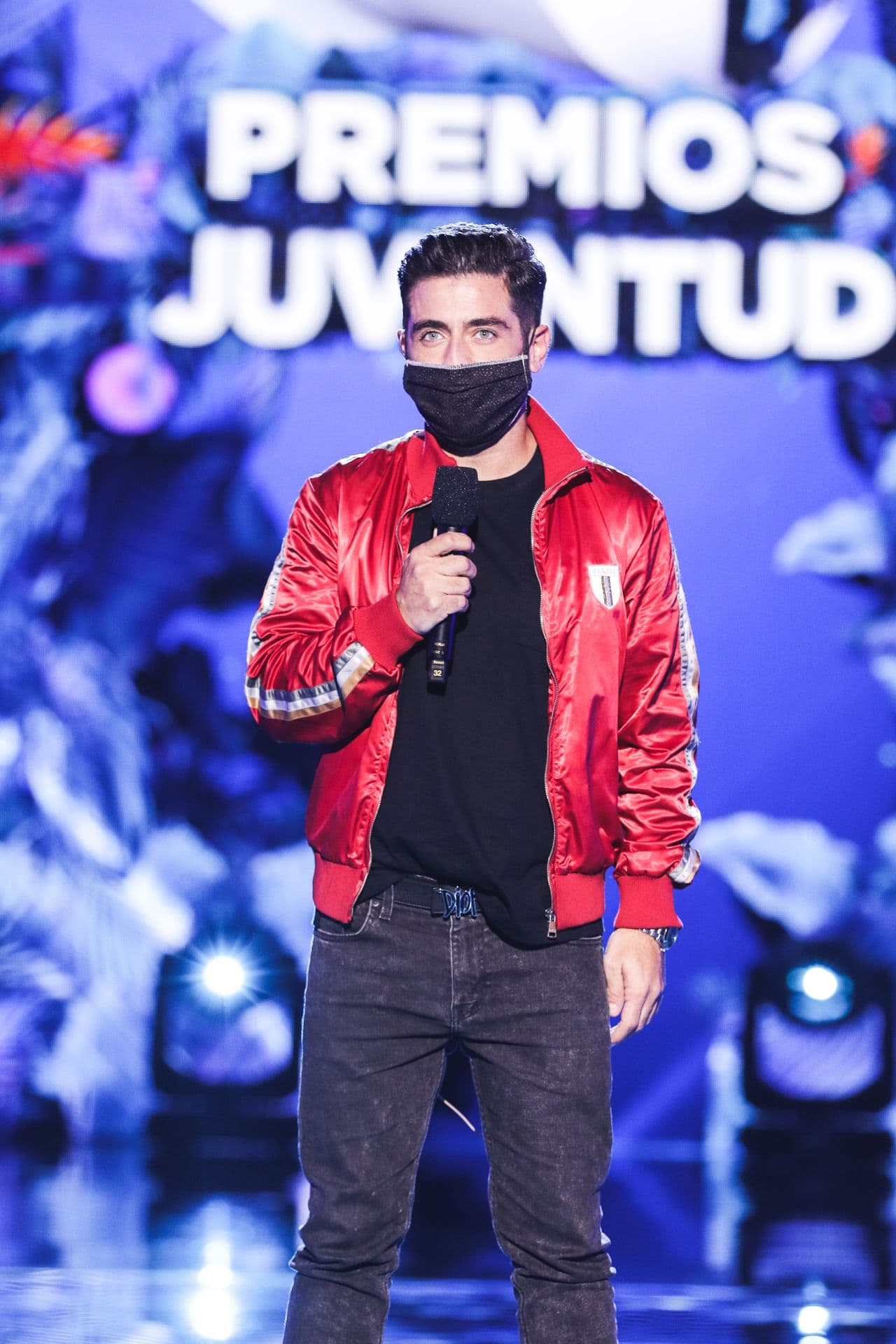 <b>Borja Voces</b> dejó a un lado las noticias para dedicarse a ensayar su guión como conductor de Premios Juventud 2020.