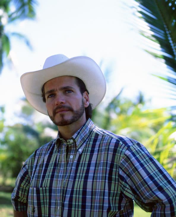 <b>Enrique Ibáñez</b> era el galán venezolano que la acompañaba en la historia. 'Eduardo Cáceres' era un millonario hacendado de buen corazón que se enamora de 'Nisa' y se encariña con 'Felipín'.