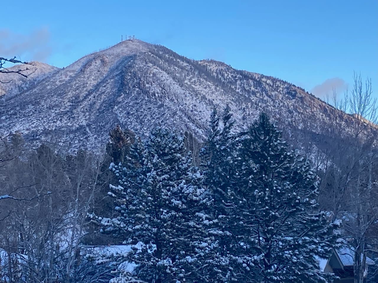 Las autoridades del tiempo consideran que no habrá más nieve este día.