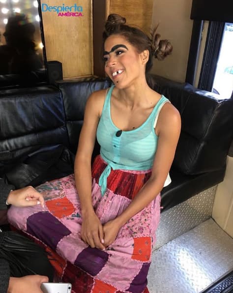 Aún no sabemos quién la invitó pero nos hizo reír como nunca.