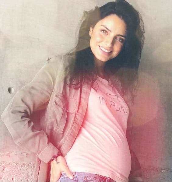 Aislinn Derbez comenzó su noviazgo con Ochmann en 2014, después que ambos se conocieran en la filmación de la película 'A la mala'.