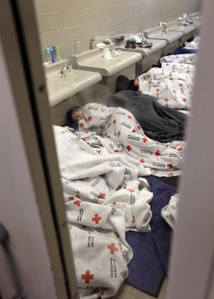 Se ha denunciado que los menores viven en difíciles condiciones en los centros de inmigración.