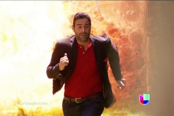 Para fortuna de todos, 'José Luis' logró rescatar a los pequeños 'Laurito' y 'Romina' antes de que la bomba estallara. Sin embargo, él no corrió con la misma suerte y fue alcanzado por las llamas de la detonación.