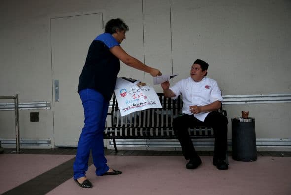 En estos casos se emplea la ayuda de los Navegadores de Obamacare. Los Navegadores o ‘Navigators’ como le dicen en inglés, son personas licenciadas y entrenadas por el gobierno para asesorar al público sobre el plan de salud.