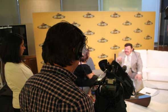 El rey del acordeón mexicano confesó delante de nuestras cámaras que tiene una segunda esposa, que siempre está con él y por supuesto que se trata de su acordeón. El cantante de ícono de la música norteña se presentará el próximo 26 de julio en el Forum de Los Ángeles, pero los boletos saldrán a la venta el 21 de febrero.