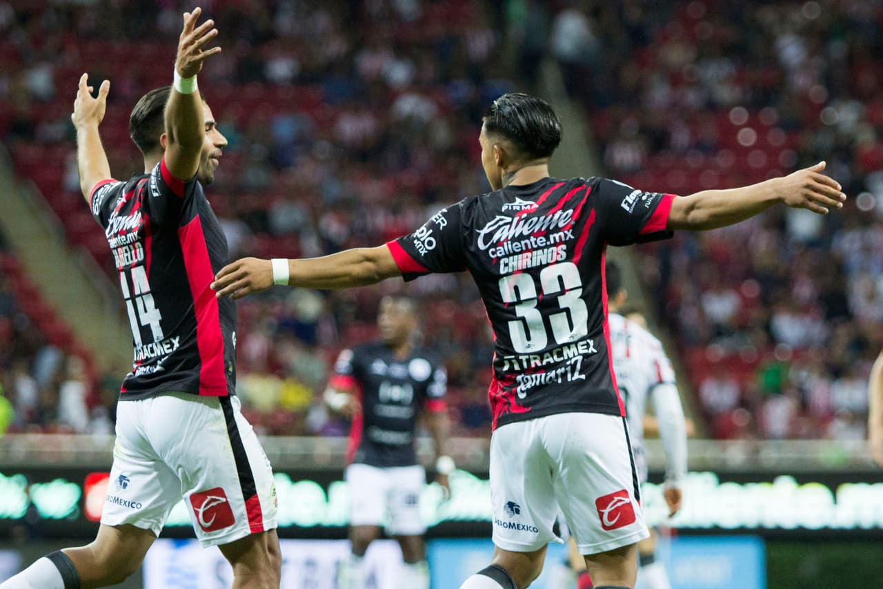 Al minuto 81' un cabezazo del hondureño Michaell Chirinos (derecha) terminó en el único gol del partido para darle la victoria a Lobos BUAP.