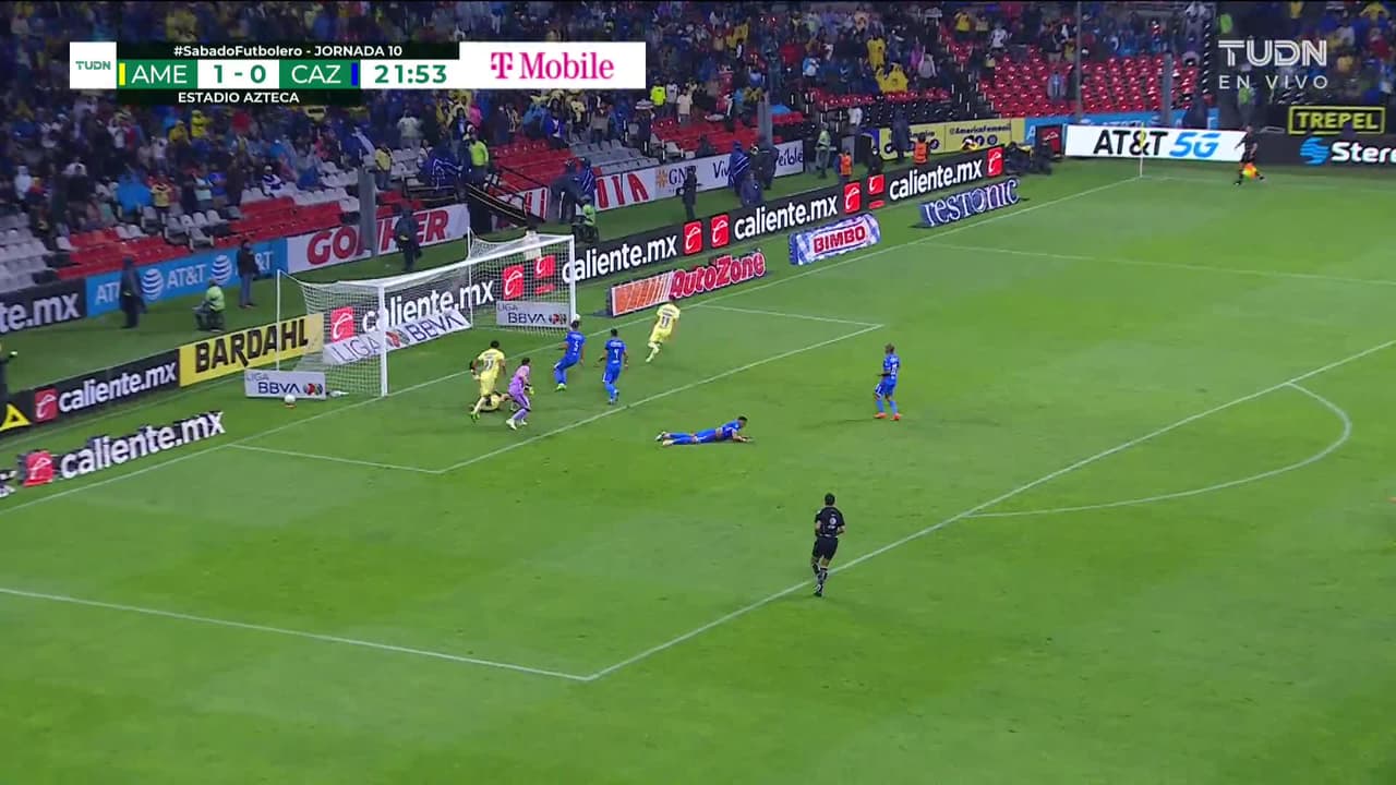 ¡GOL!  anota para América. Jonathan Rodríguez