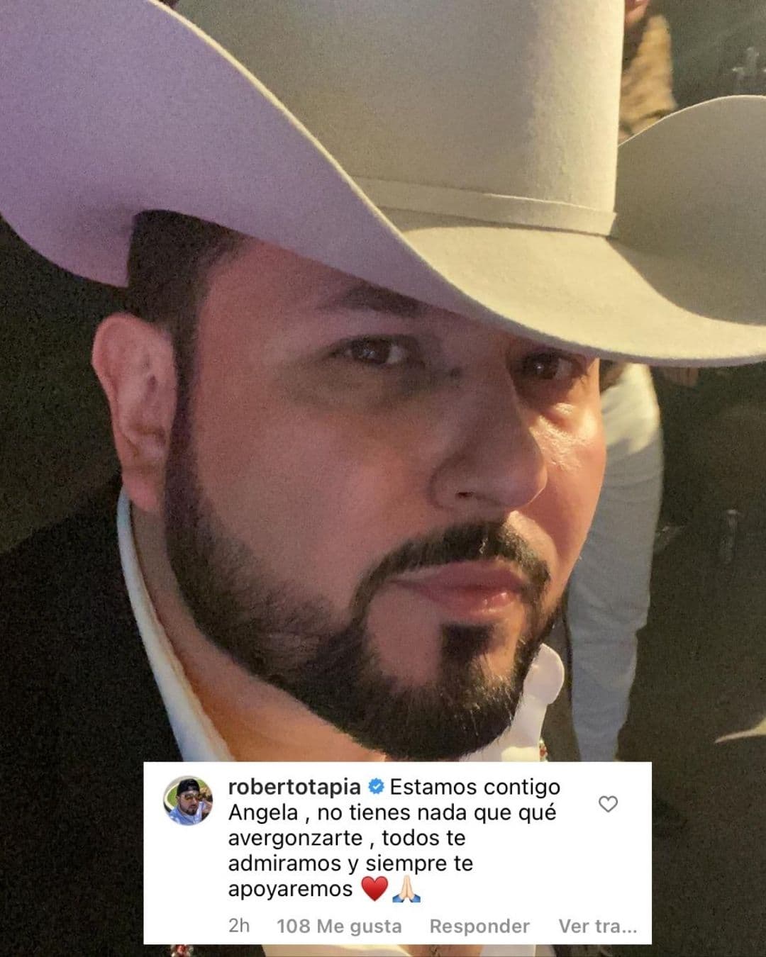 Otro de los gruperos que reaccionaron a las sentidas palabras de la cantante fue
<b>Roberto Tapia</b>, quien le pidió no tener vergüenza y recibir el apoyo de los que están a su alrededor.
