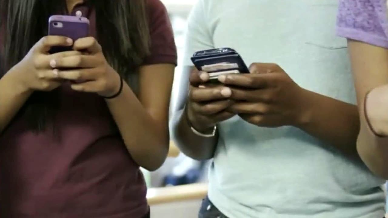 Juicio contra Meta: ¿Cómo impacta la salud mental de niños y adolescentes la adicción a redes sociales?